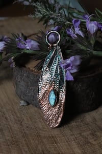 Image 3 of Collana con vera ala di cicala elettroformata in rame con labradorite celeste