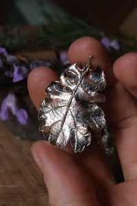 Image 2 of Collana con vera foglia di quercia argentata