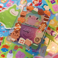 Image 1 of Protecteurs de cartes décorés - 5 designs  