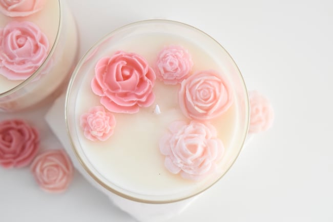Bougie fleurs roses