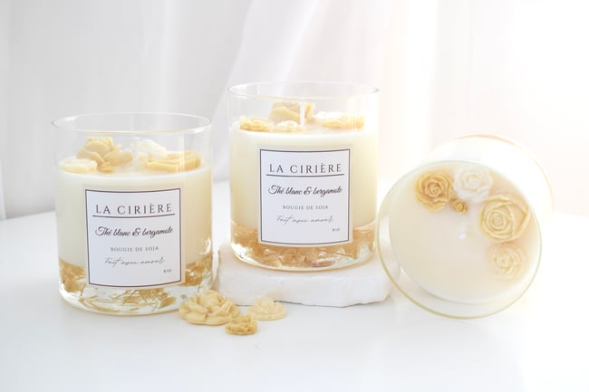 Bougie fleurs beiges