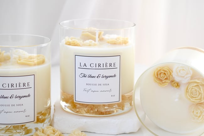 Bougie fleurs beiges