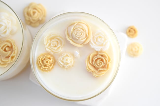 Bougie fleurs beiges