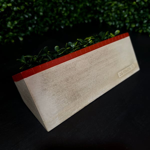 Image of Slanted bank planter 