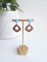 Image 1 of Bahamian Waters Weave Beths