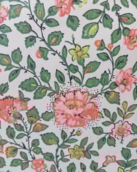 1970s Vintage Sanderson Wallpaper Rolls - Ditsy Floral Peach Flowers Cottagecore - (Set of 3 Rolls) – detail view 7