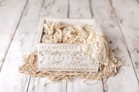 Image 2 of Set with white crate