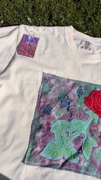 Image 2 of Free motion rose applique boxy T (M)