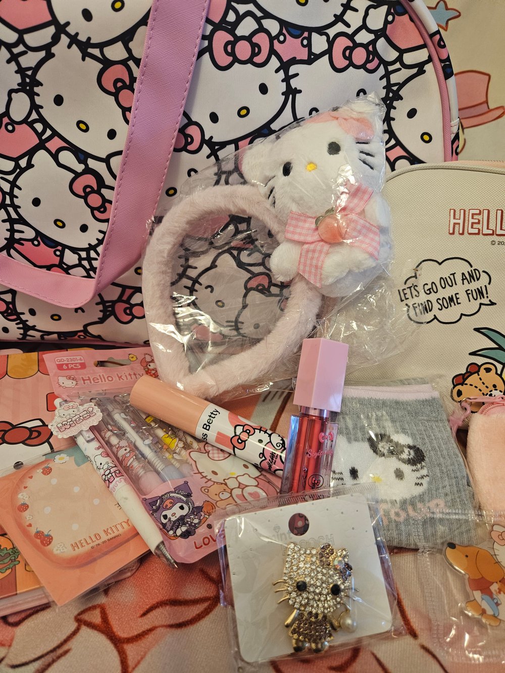 Image of Hello Kitty Duffle Bag Bundle 