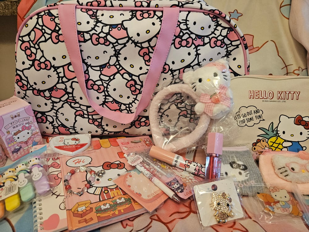 Image of Hello Kitty Duffle Bag Bundle 