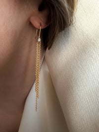 Image 1 of Boucle d'oreille dormeuse DELICATESSE