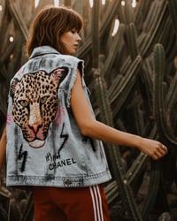 Image 2 of TIGER FESTIVAL GILET ¥ VINTAGE WESTE ¥ TIGER ¥ UNISEX ¥ UPCYCLED ¥ IBIZA