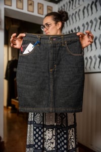 Image 1 of Gonna in denim nera