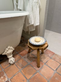 Image 1 of Assiette sur piédouche en terre de fer Gien modèle Montigny  