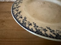 Image 6 of Assiette sur piédouche en terre de fer Gien modèle Montigny  