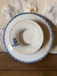 Image 10 of Assiette sur piédouche en terre de fer Gien modèle Montigny  