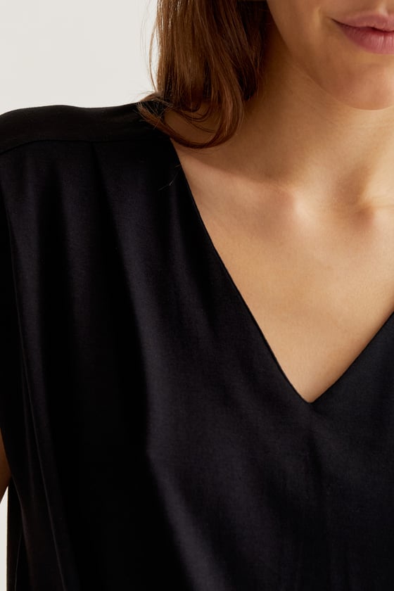 Image of Camiseta negra manga sisa