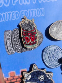 Image 2 of Mario eco pin set 