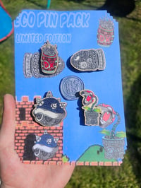 Image 1 of Mario eco pin set 