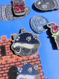 Image 5 of Mario eco pin set 