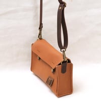 Image 5 of Wide Two-way Sling in pebbled tan