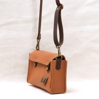 Image 4 of Wide Two-way Sling in pebbled tan