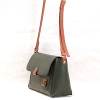 Image 5 of STUDIO LINE Small Box Sling in green and brown