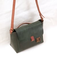 Image 2 of STUDIO LINE Small Box Sling in green and brown