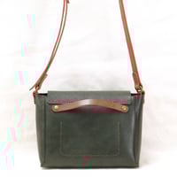 Image 3 of STUDIO LINE Small Box Sling in green and brown