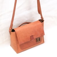 Image 2 of STUDIO LINE Small Box Sling in light brown and brown