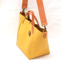 Image 5 of 3-Panel Two-way Tote in vintage yellow