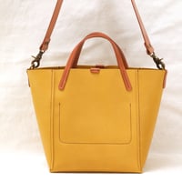 Image 3 of 3-Panel Two-way Tote in vintage yellow