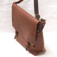 Image 5 of Classic Messenger Medium in vintage brown