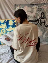 Image 1 of Camiseta beige B&W · Gallery Tees - Drop 01 