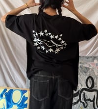 Image 2 of Camiseta negra ''Caos Blanco'' · Gallery Tees - Drop 01