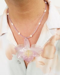 Image 2 of Orquídea en "seed bead" | collares
