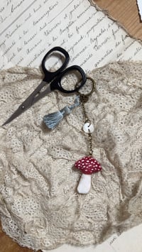 Image 4 of Scissors fob Toadstool 