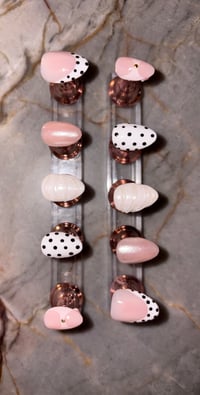 Chic and Pearly