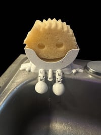 Scrub Daddy Holder (peeing)