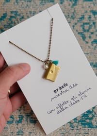 Image 1 of IDEA REGALO PER MAESTRA, collana lunga con ciondolo apribile 