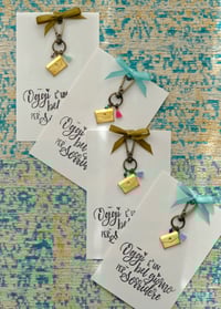 Image 3 of IDEA REGALO PER MAESTRA, portachiavi con ciondolo apribile