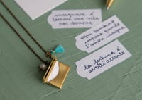 Image 3 of IDEA REGALO PER MAESTRA, collana lunga con ciondolo apribile 