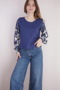Image 5 of LILA --- blouse en lin à manches fleuries