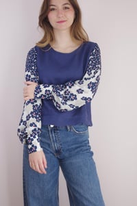 Image 1 of LILA --- blouse en lin à manches fleuries