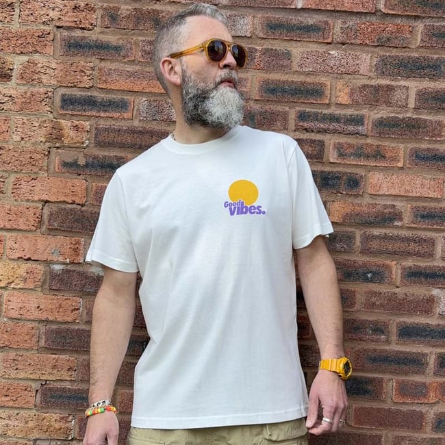 Good Vibes 2 tee (off-white)