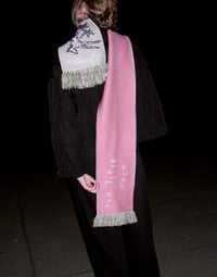 Image 3 of bleibst du noch scarf / kaugummi - limette 