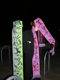 Image 2 of bleibst du noch scarf / limette - kiesel 
