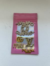 5x mixed gold metal charms.