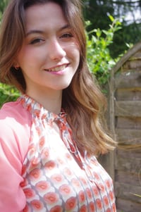 Image 2 of ROSA --- blouse imprimée et manches corail