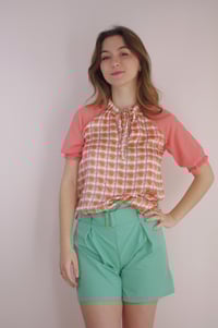 Image 4 of ROSA --- blouse imprimée et manches corail